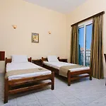Loula And Hotell 2*