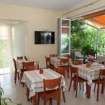 Loula And Hotell 2*