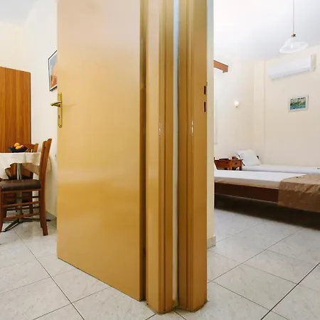 Loula And Szálloda Kaména Vúrla