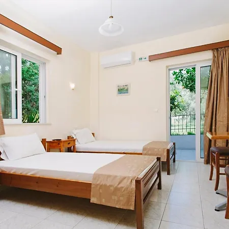 Otel Loula And Kamena Vourla