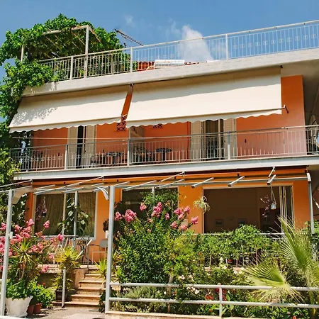 Otel Loula And Kamena Vourla