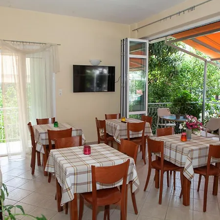 Loula And Szálloda 2*