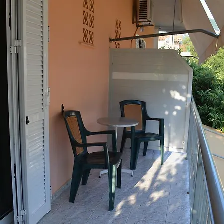 Szálloda Loula And 2*