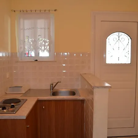 Loula And 2* Kaména Vúrla