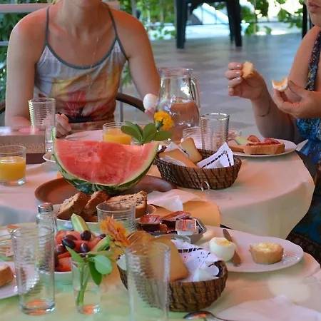 Loula And Kaména Vúrla