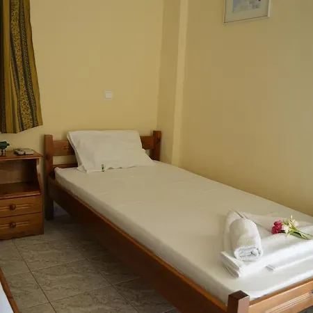 Loula And Otel Kamena Vourla